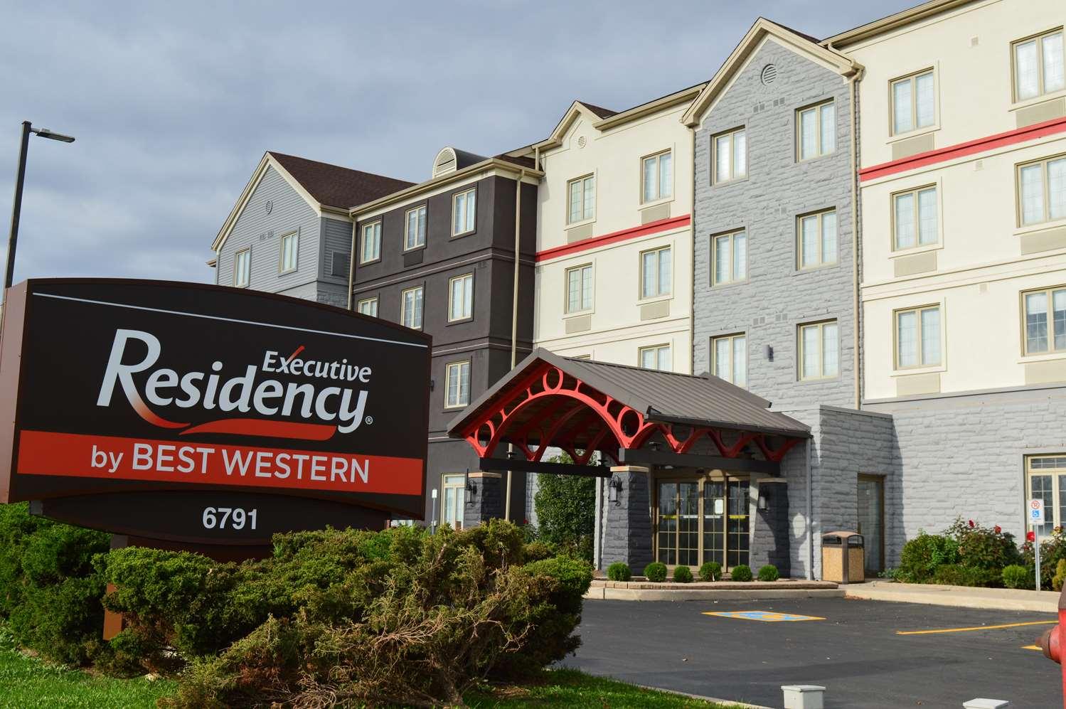 Executive Residency By Best Western Toronto-Mississauga Hotel Exterior photo